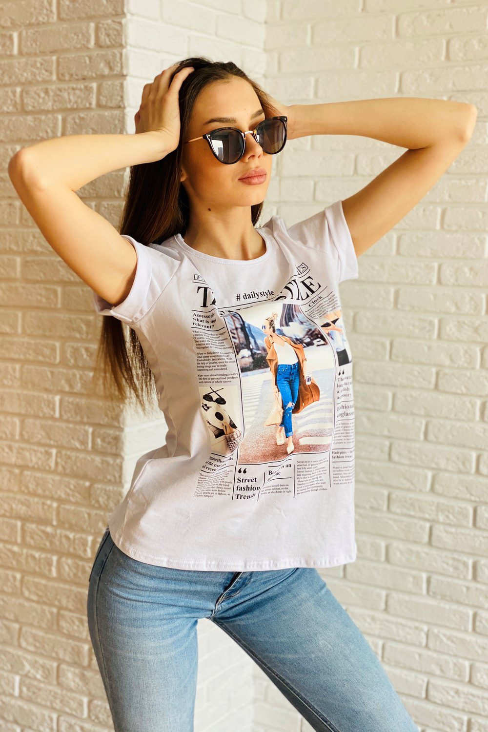 Фото товара 22860, женская белая футболка с газетным принтом